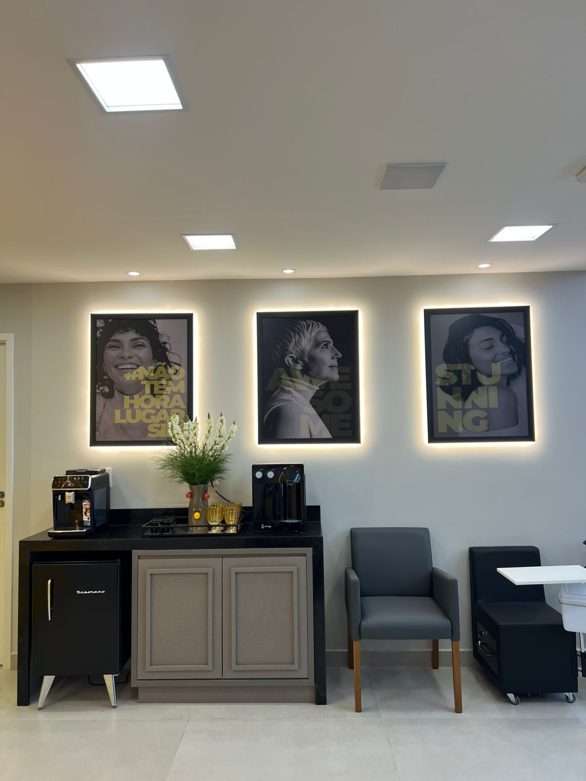 Espaço de café para clientes da Fast Escova - Brisamar