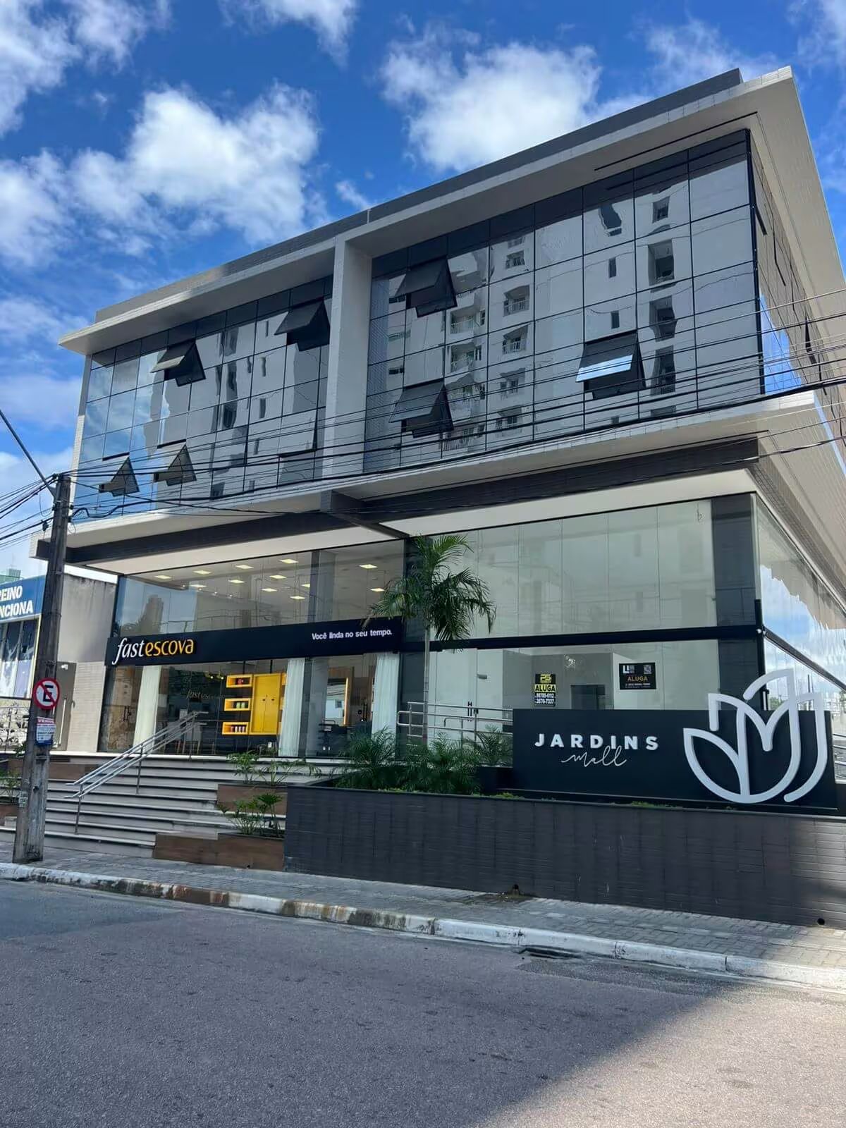 Entrada da Fast Escova - Brisamar na esquina, no Brisamar